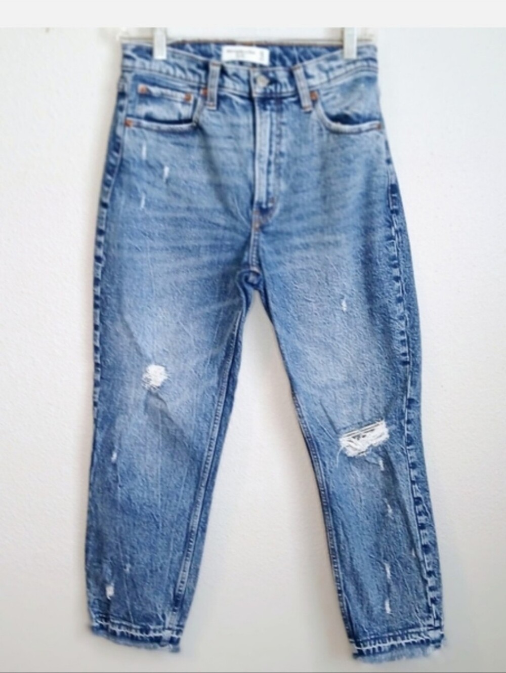 Abercrombe & Fitch High Rise Mom Jean Distressed  Size 4 Short